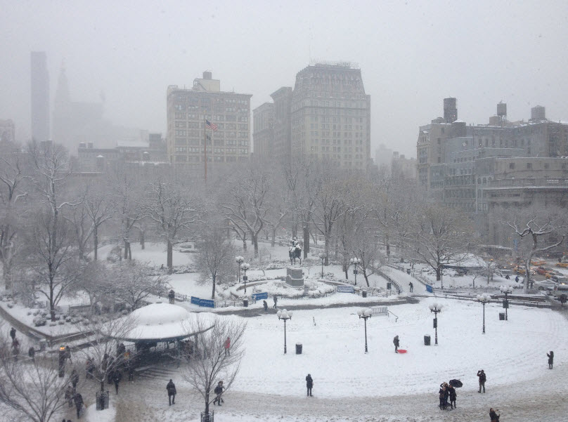 snow falling nyc